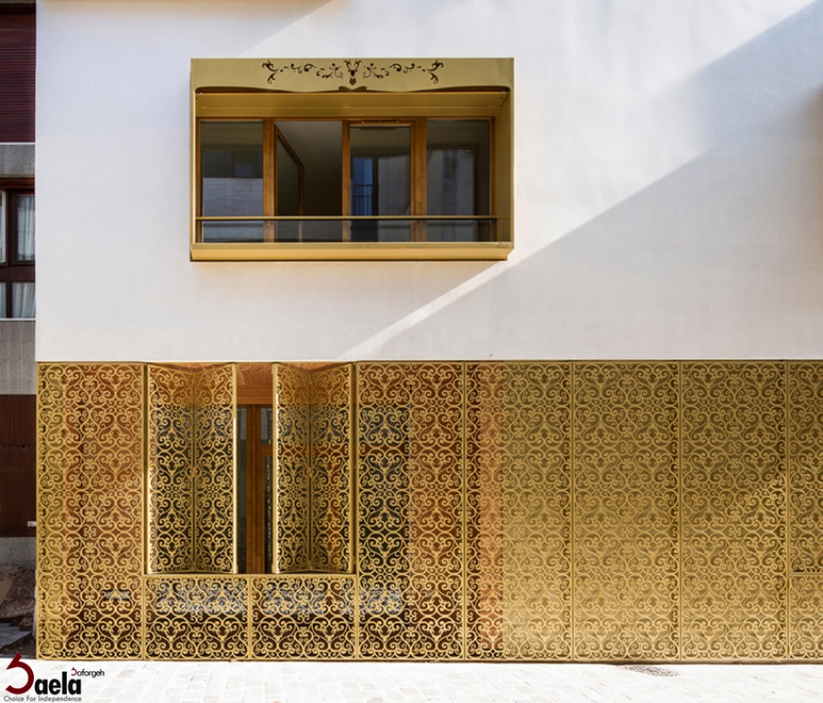 نمونه صافورژه در نمای ساختمان پاریسی